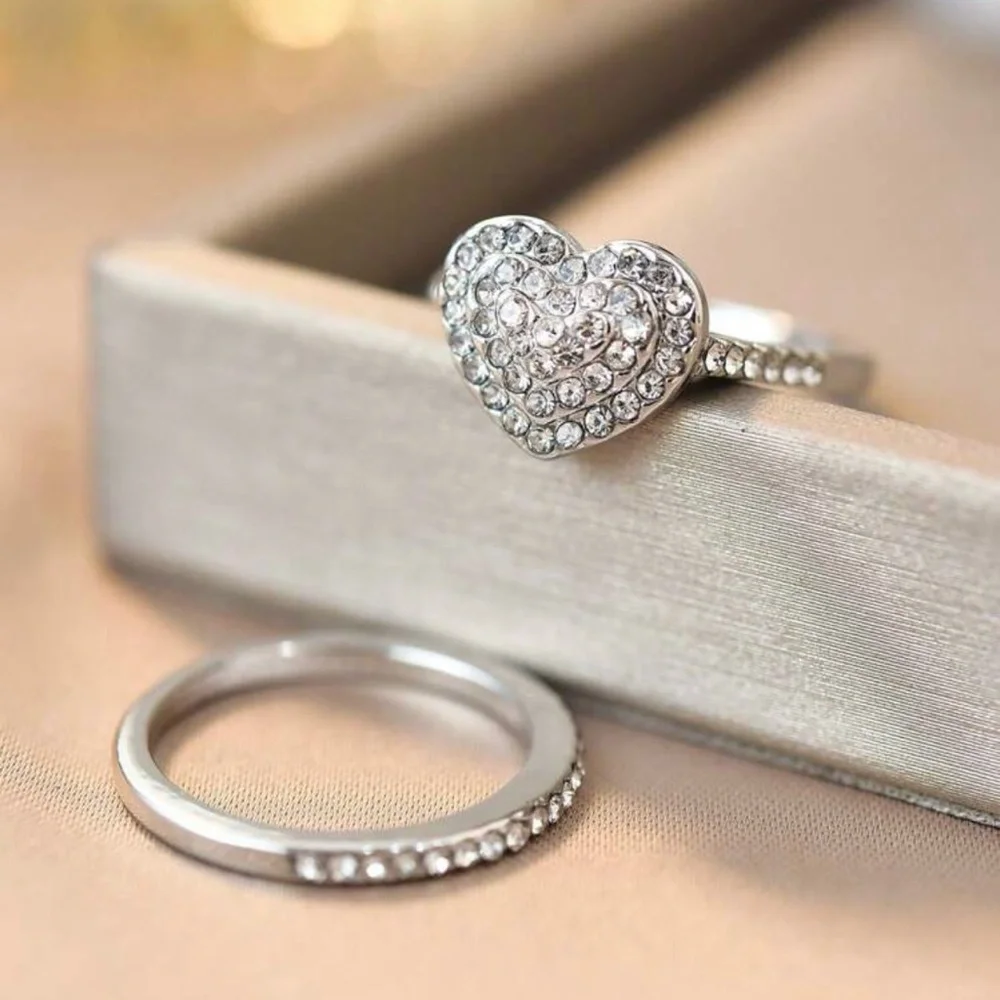 NWT Elegant Silver Heart Wedding Ring Set